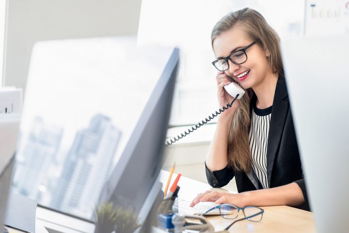 Your Guide to Professional Phone Etiquette During Sales Calls